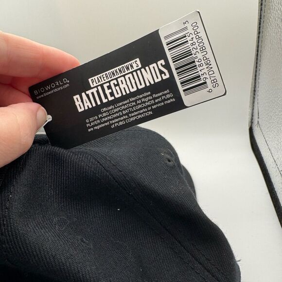 Bioworld Black Cap with Bold Design - Picture 4 of 8